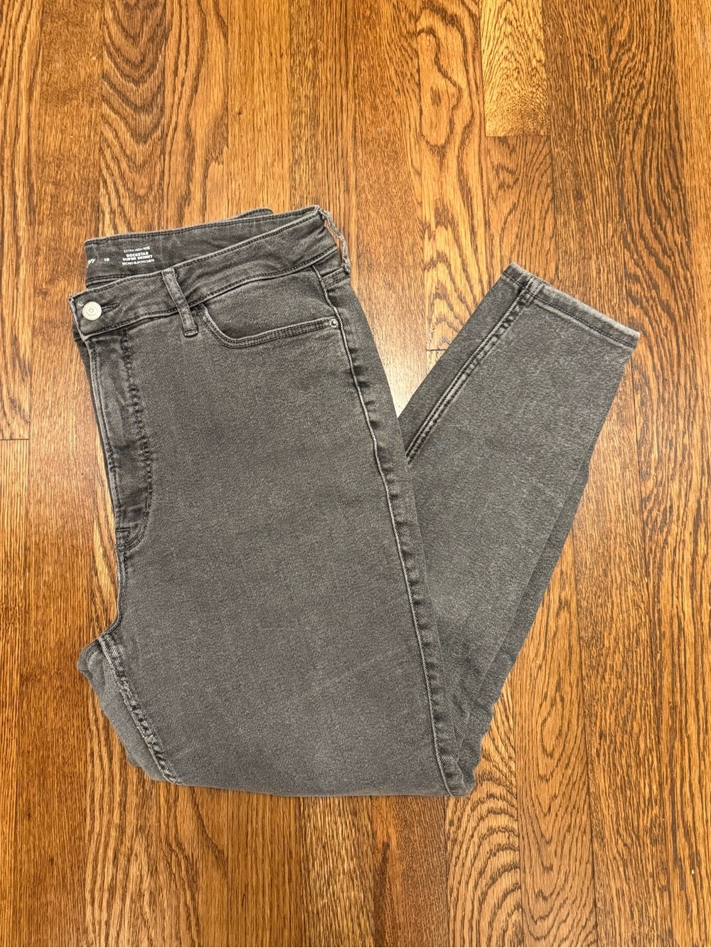 Old Navy stonewashed grey extra high rise women’s super skinny jeans size 16